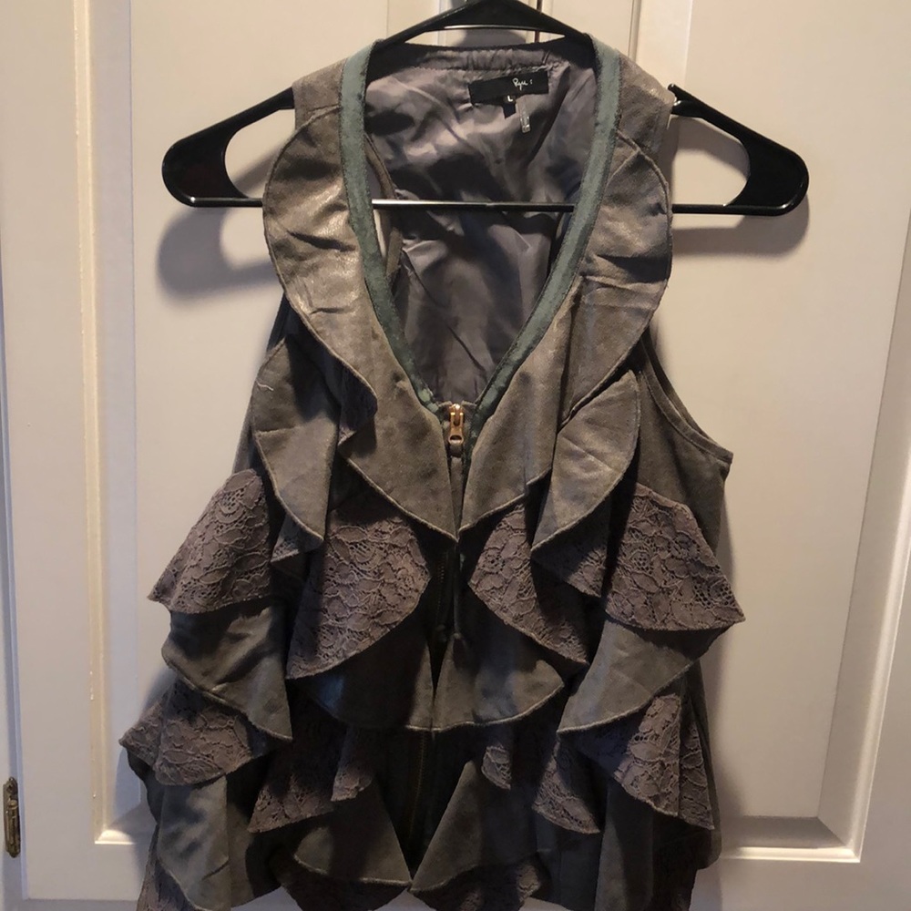 Ruffle vest